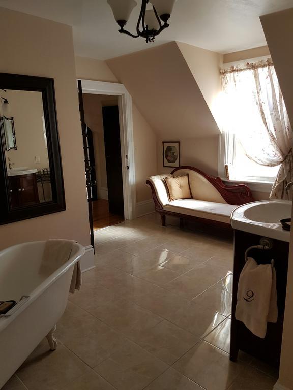 Quartermain House Bed & Breakfast Fredericton Esterno foto